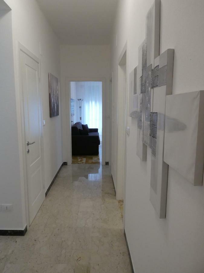 Isola Di Man Apartamento Imperia Exterior foto