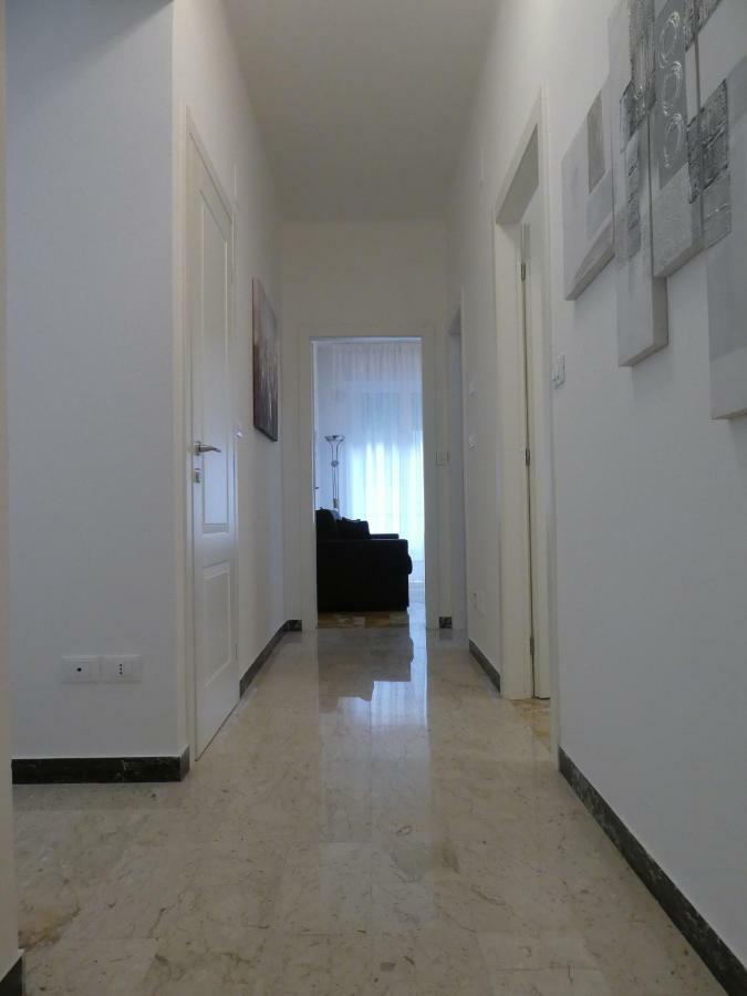 Isola Di Man Apartamento Imperia Exterior foto